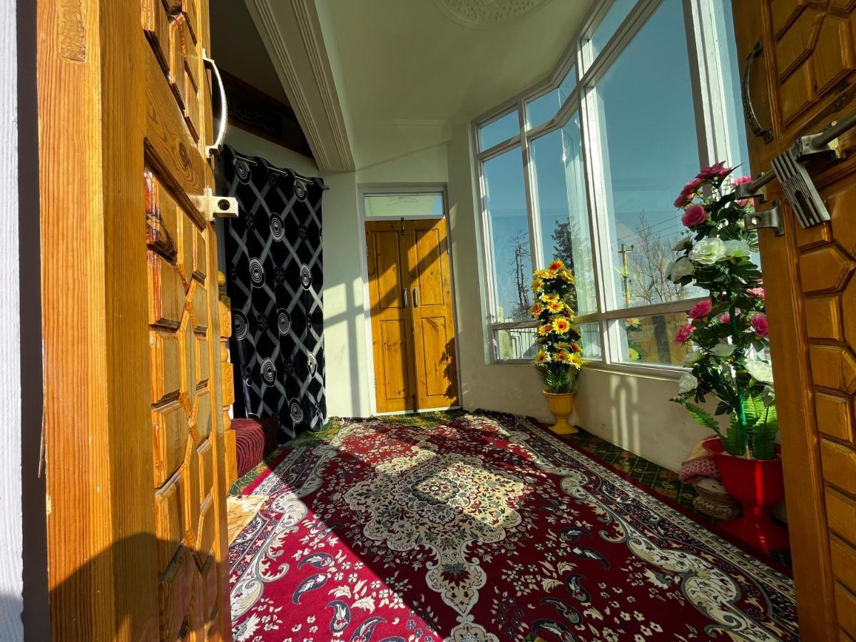 Everest Guest House Gulmarg Exteriör bild