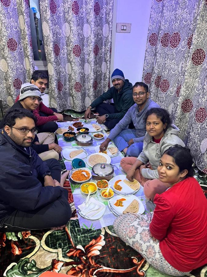 Everest Guest House Gulmarg Exteriör bild