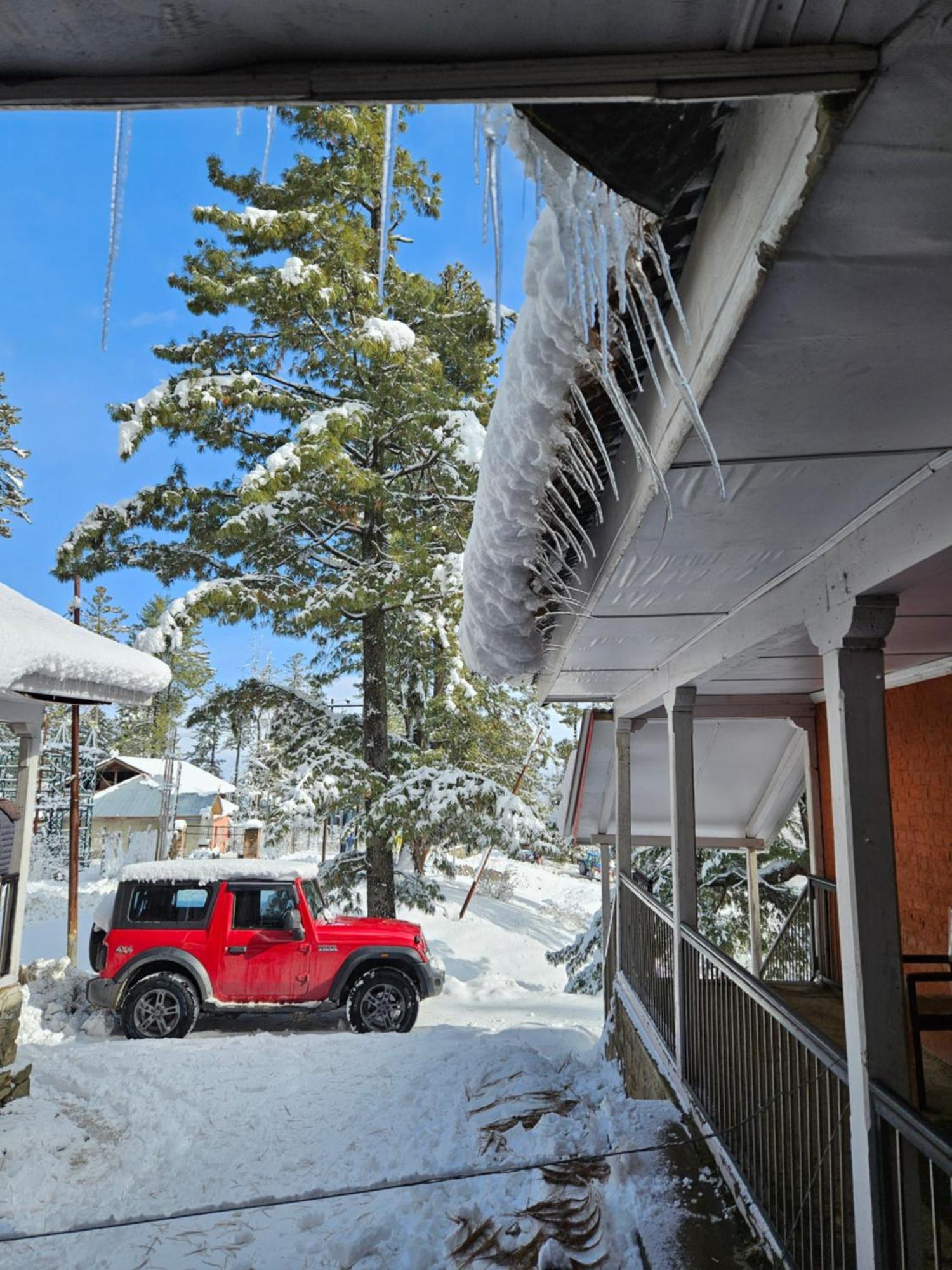 Everest Guest House Gulmarg Exteriör bild