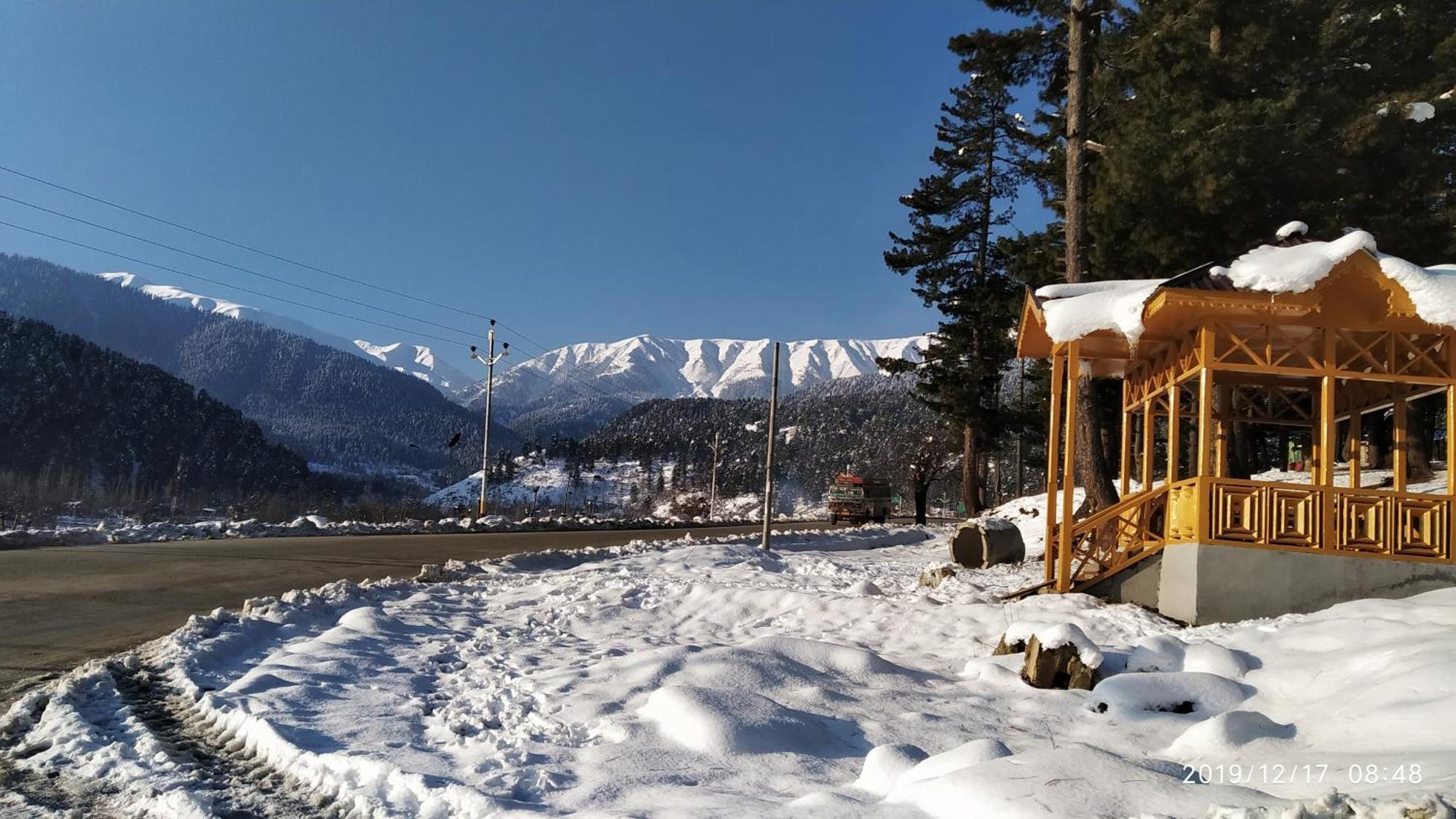 Everest Guest House Gulmarg Exteriör bild